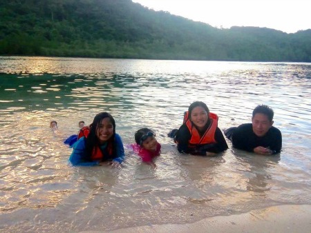 Mommy Sheng and her family: eldest daughter Sarah, Three-year old daughter Zoe, and her husband Daddy Dhandy.