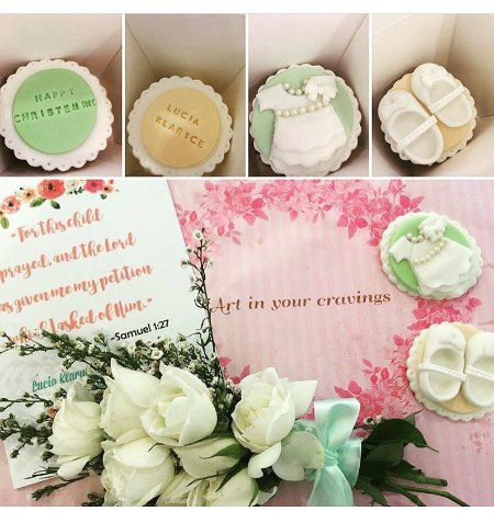 Sweets for the sweetest Godparents! These cute Christening cupcake boxes are too fab and yummy. 