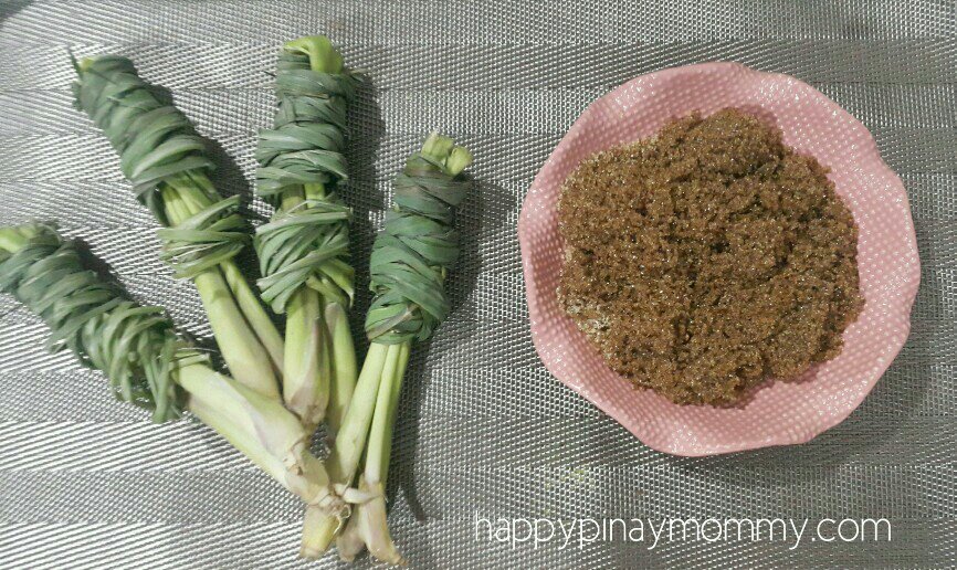 The ingredients are so simple: lemongrass and your choice of sweetener. For some this tanglad iced tea can be prepared absolutely free since some households grow tanglad in the backyard, and of course sugar or honey is a pantry staple. 