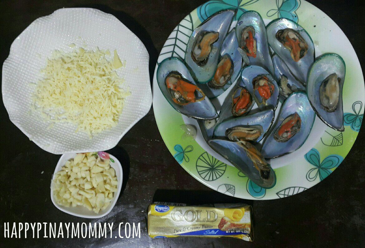 This baked mussels recipe is so easy to cook that you can ask your kids to help you out! 