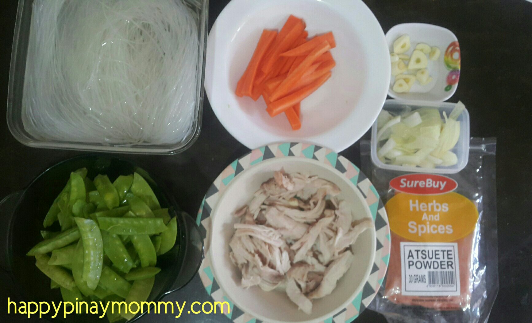 Easy chicken sotanghon soup: the ingredients are easy to find, the cooking procedure is uncomplicated.