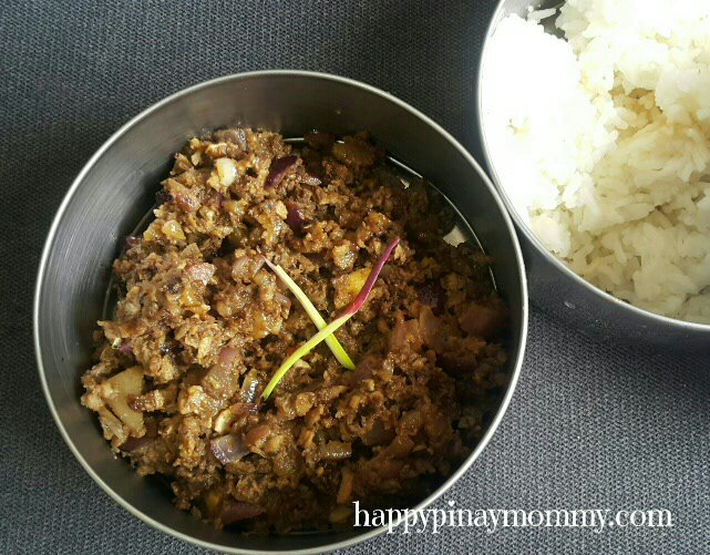 I know nothing beats char grilled maskara chopped to bits then cooked sisig style with pig's brain but a homemaker has to do what she has to do -- cook a quick meal when the situation calls for it. 